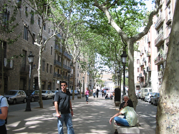 tarun standing in passeig de born